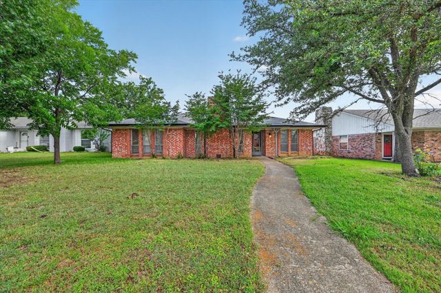 1607 Chisolm Trail, Lewisville, TX 75077