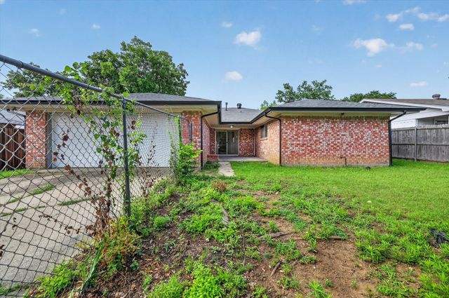 1607 Chisolm Trail, Lewisville, TX 75077