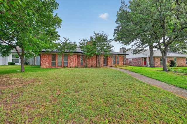 1607 Chisolm Trail, Lewisville, TX 75077