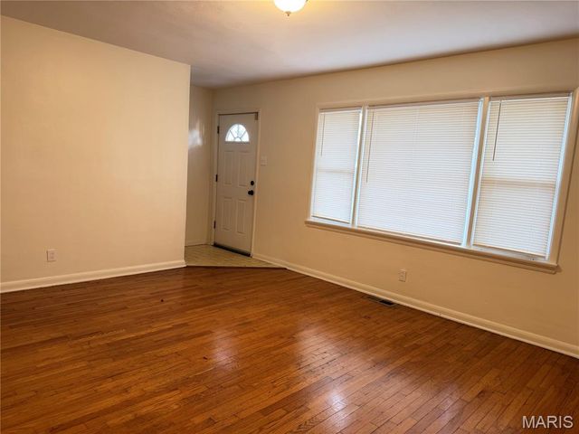 1060 Loekes Drive, Florissant, MO 63031