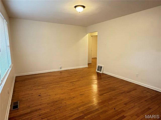 1060 Loekes Drive, Florissant, MO 63031