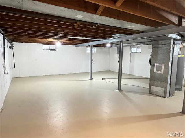 1060 Loekes Drive, Florissant, MO 63031