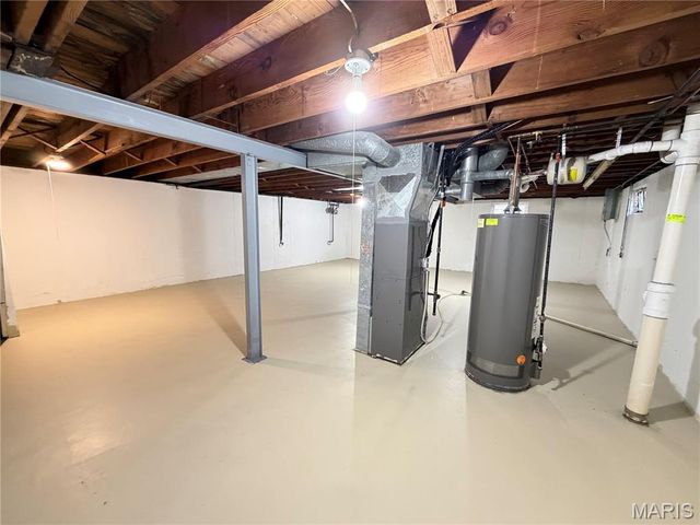 1060 Loekes Drive, Florissant, MO 63031