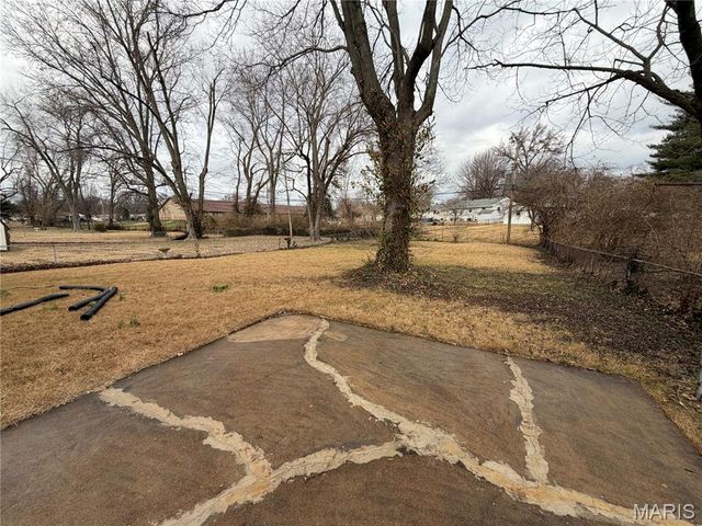 1060 Loekes Drive, Florissant, MO 63031