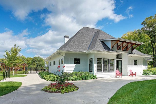 7025 Huckleberry Drive, Excelsior, MN 55331