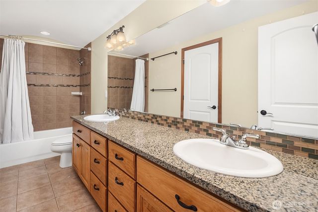 8703 191st Place SW, Edmonds, WA 98026