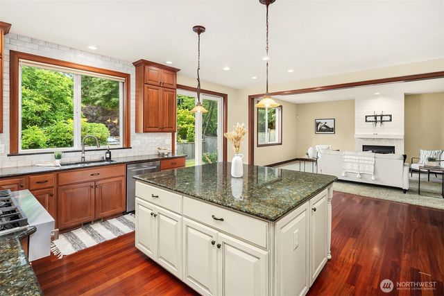 8703 191st Place SW, Edmonds, WA 98026
