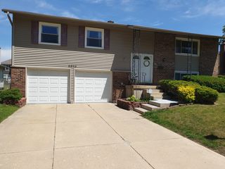 3535 Treaty Lane, Hoffman Estates, IL 60192