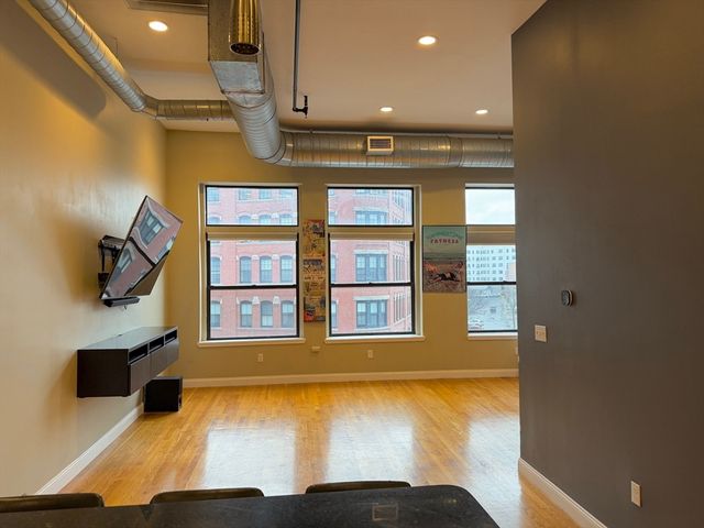 54 Central Sq 4A, Lynn, MA 01901