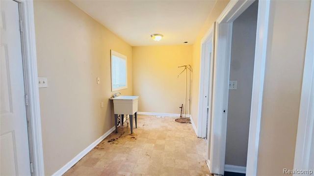 8737 Smart Street, Detroit, MI 48210