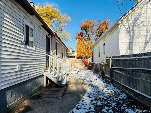 8737 Smart Street, Detroit, MI 48210