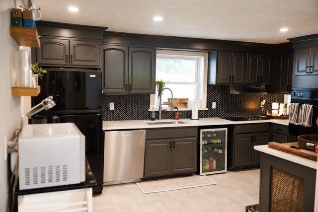 11 Price Rd, Peabody, MA 01960