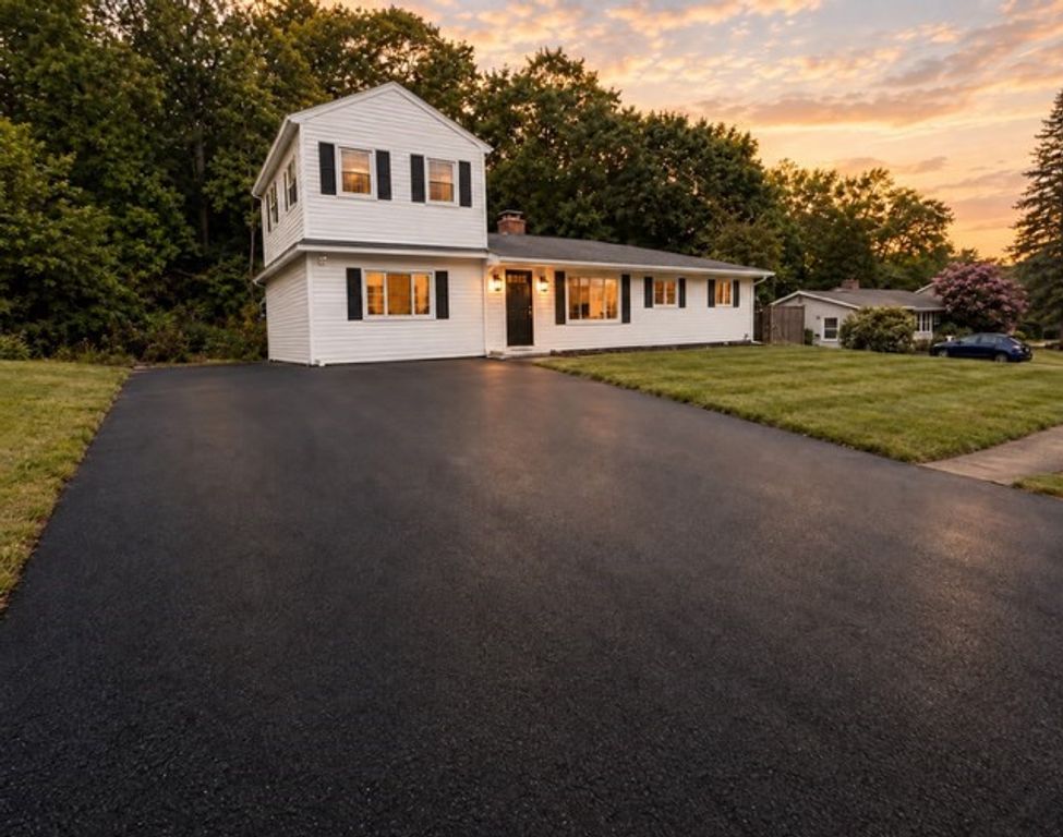 11 Price Rd, Peabody, MA 01960