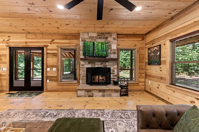 290 Graham Court, Ellijay, GA 30540
