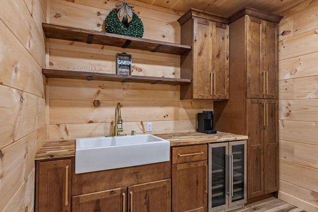 290 Graham Court, Ellijay, GA 30540