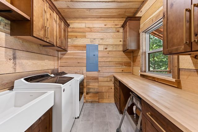 290 Graham Court, Ellijay, GA 30540