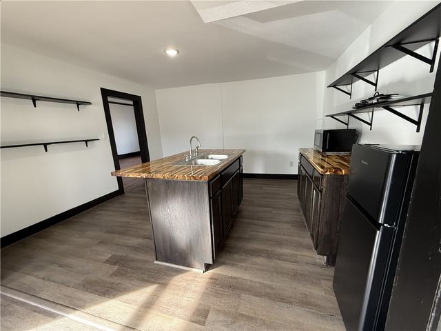 401 E Twin Springs, Siloam Springs, AR 72761