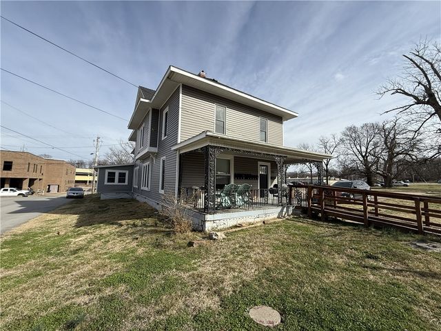 401 E Twin Springs, Siloam Springs, AR 72761