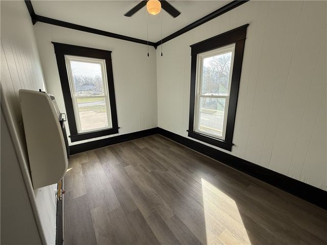 401 E Twin Springs, Siloam Springs, AR 72761