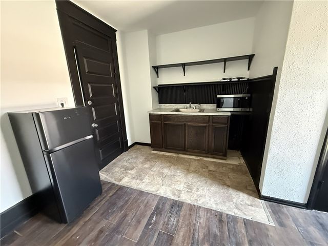 401 E Twin Springs, Siloam Springs, AR 72761