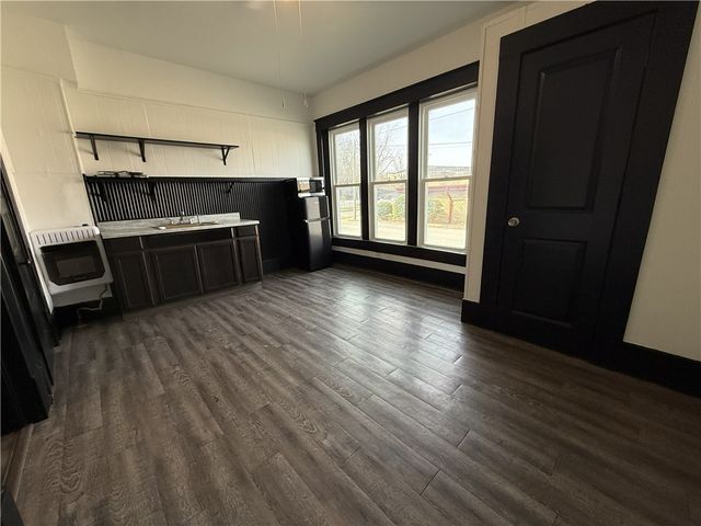 401 E Twin Springs, Siloam Springs, AR 72761