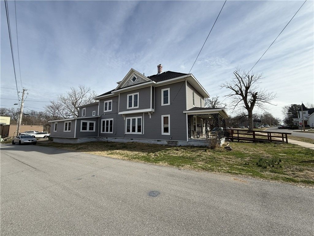 401 E Twin Springs, Siloam Springs, AR 72761