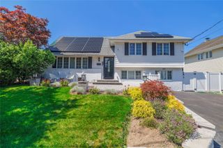 60 Concord Avenue, Oceanside, NY 11572