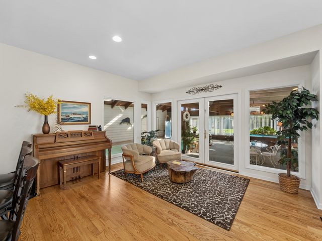 819 S Beverly Lane, Arlington Heights, IL 60005