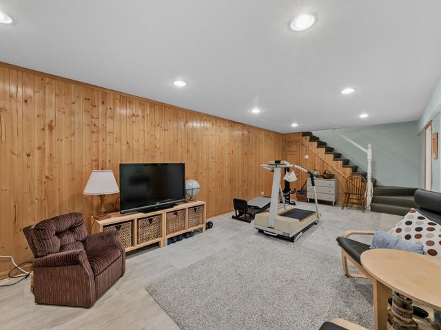 819 S Beverly Lane, Arlington Heights, IL 60005