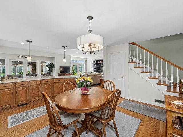 819 S Beverly Lane, Arlington Heights, IL 60005