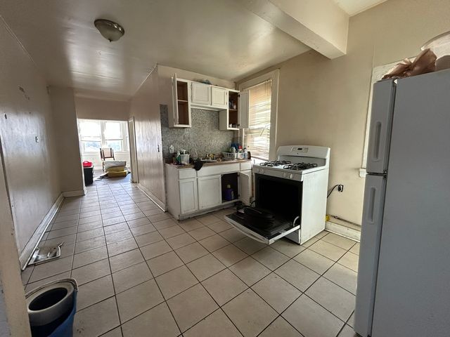 6812 S Hermitage Avenue, Chicago, IL 60636