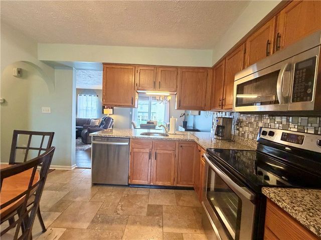 213 Manor View Dr, Manor, PA 15665