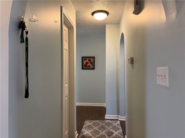 213 Manor View Dr, Manor, PA 15665