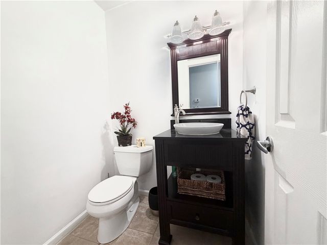 213 Manor View Dr, Manor, PA 15665