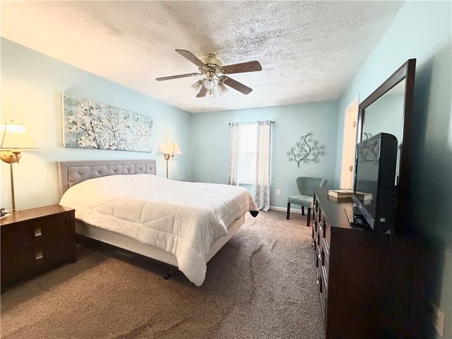 213 Manor View Dr, Manor, PA 15665