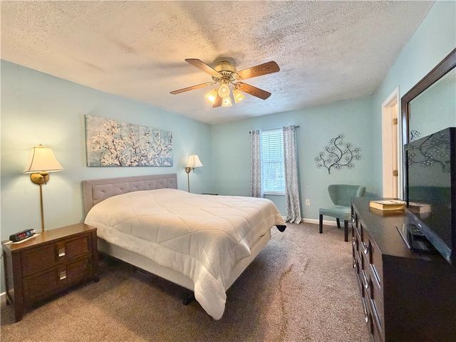 213 Manor View Dr, Manor, PA 15665