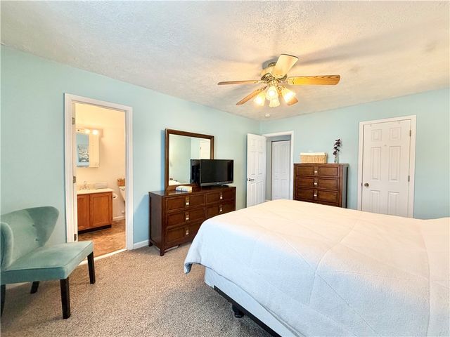 213 Manor View Dr, Manor, PA 15665