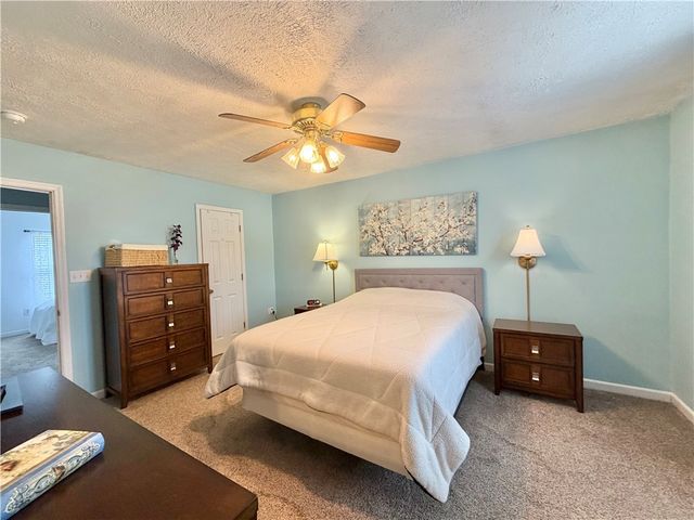 213 Manor View Dr, Manor, PA 15665