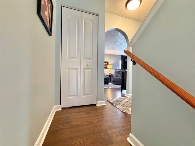 213 Manor View Dr, Manor, PA 15665