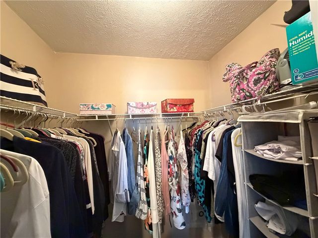 213 Manor View Dr, Manor, PA 15665