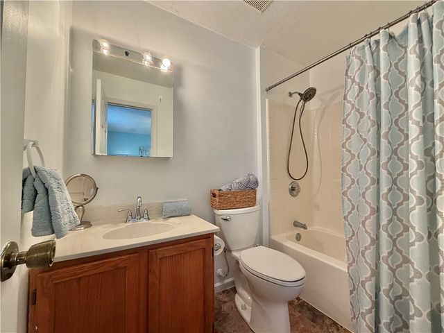 213 Manor View Dr, Manor, PA 15665