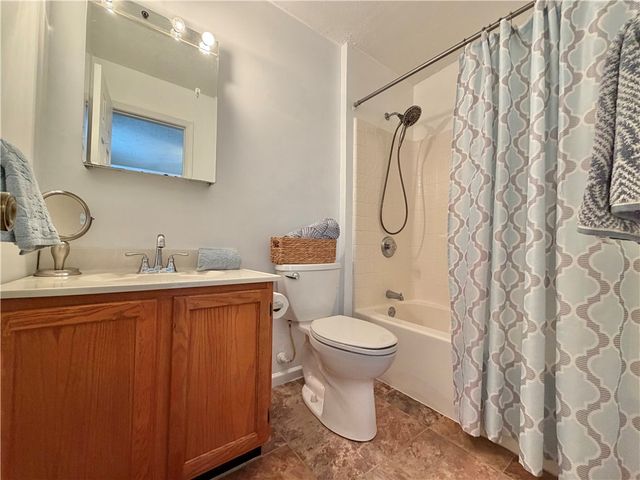 213 Manor View Dr, Manor, PA 15665