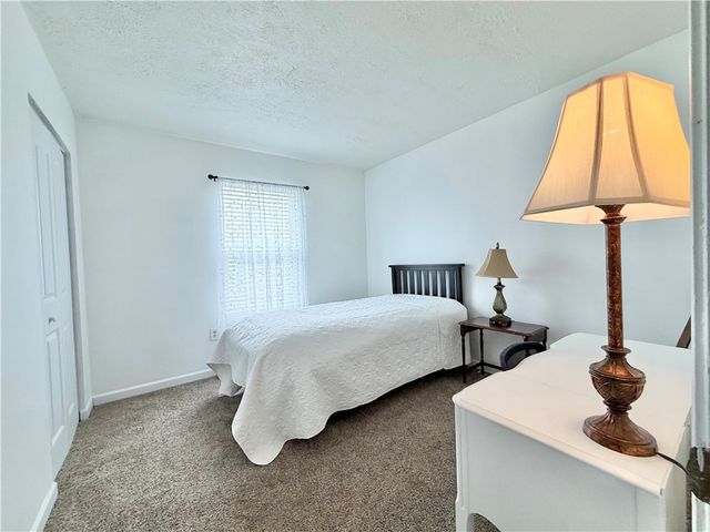 213 Manor View Dr, Manor, PA 15665