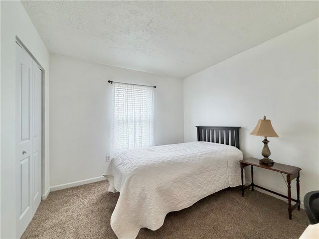 213 Manor View Dr, Manor, PA 15665