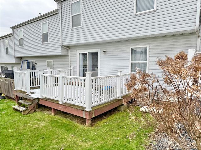 213 Manor View Dr, Manor, PA 15665