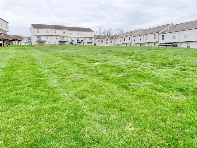 213 Manor View Dr, Manor, PA 15665