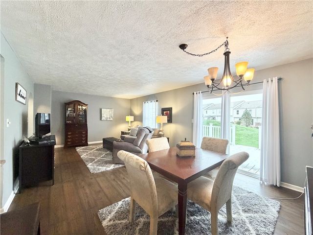 213 Manor View Dr, Manor, PA 15665