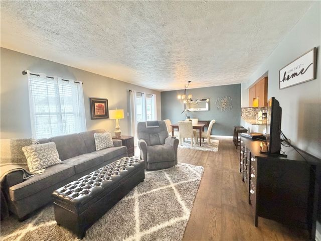 213 Manor View Dr, Manor, PA 15665