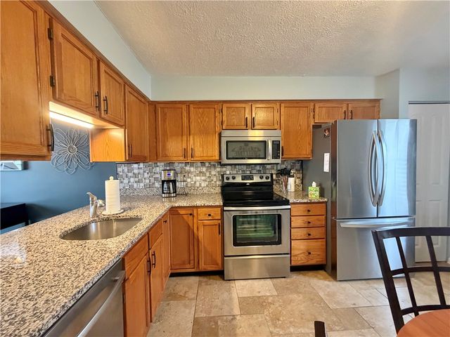 213 Manor View Dr, Manor, PA 15665