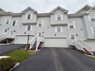 213 Manor View Dr, Manor, PA 15665